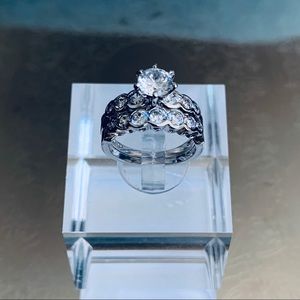 Graduated Wedding Ring